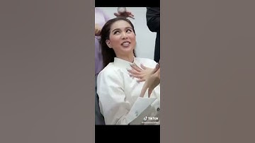 Ngọc Trinh vô tư đụng chạm Vũ Khắc Tiệp