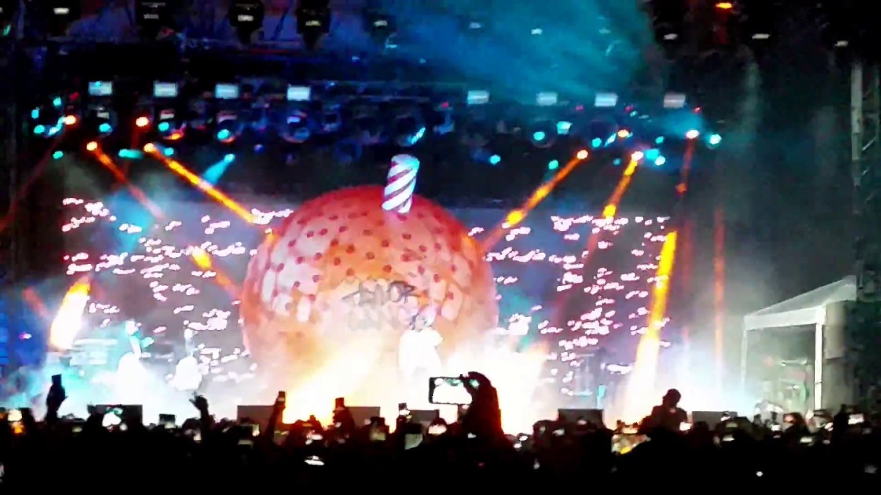 Wiz Khalifa " Waken Baken & Mezmorized " Live The Smokers Club 2018 LBC