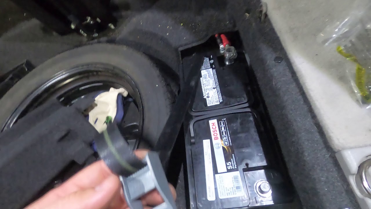 Mercedes Benz W211 Battery replacement | E320 Battery Replacement - YouTube