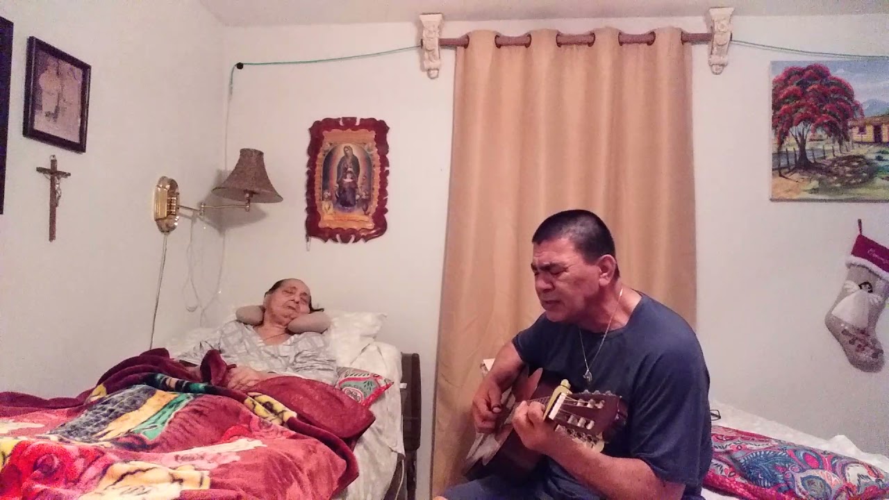 HAY UNOS OJOS  (cover)