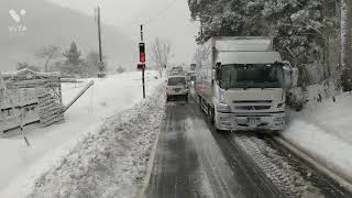 酷道石榑峠４２１号またバックするの？　立ち往生　スライド困難