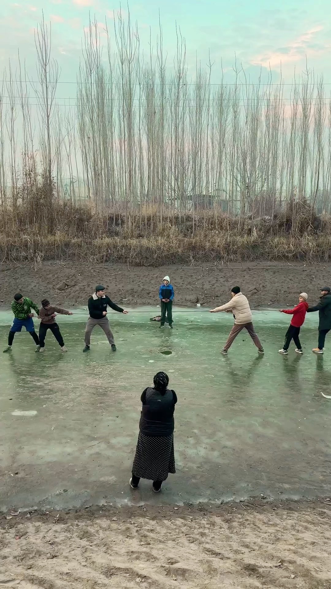 Who’s the Strongest??? Tug of War on Ice!❄️