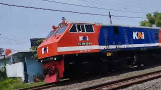 Lokomotif RnB CC 201 83 48 SDT Membawa KA Tawang Jaya Premium