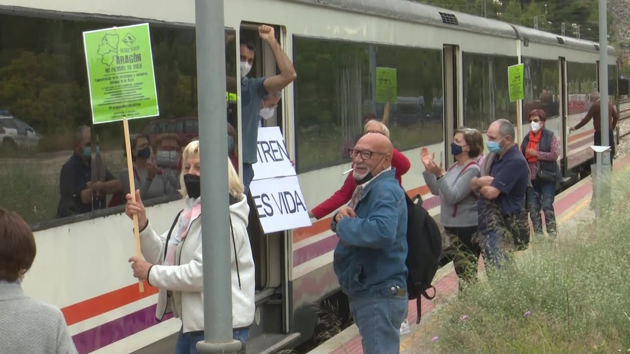 La Pobla de Massaluca protesta 'per no perdre el tren'
