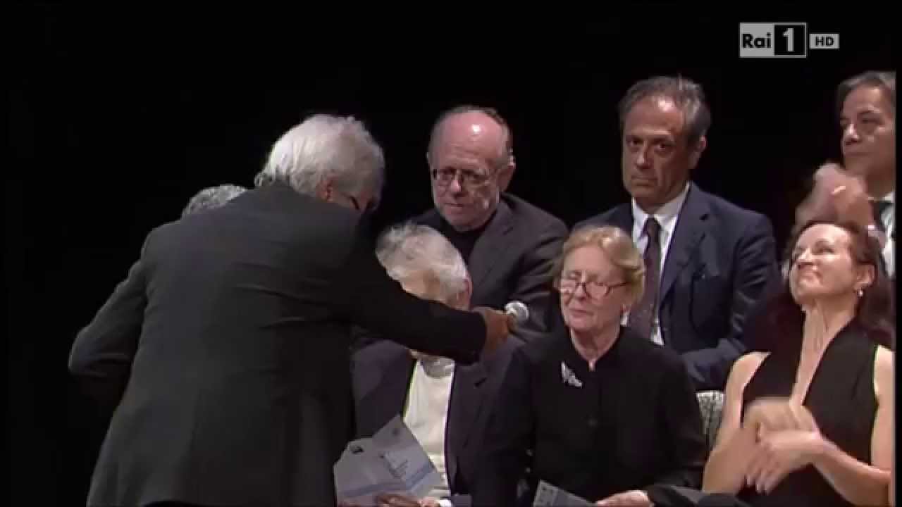 Giulia Lazzarini miglior interprete di monologo con MURI. Premio Maschere 2015