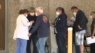 Seniors begin swarming COVID-19 vaccination sites in Florida