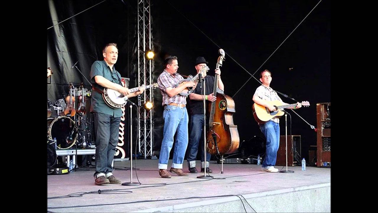 Blue Grass Boogiemen  -   Sittin' Alone In The Moonlight