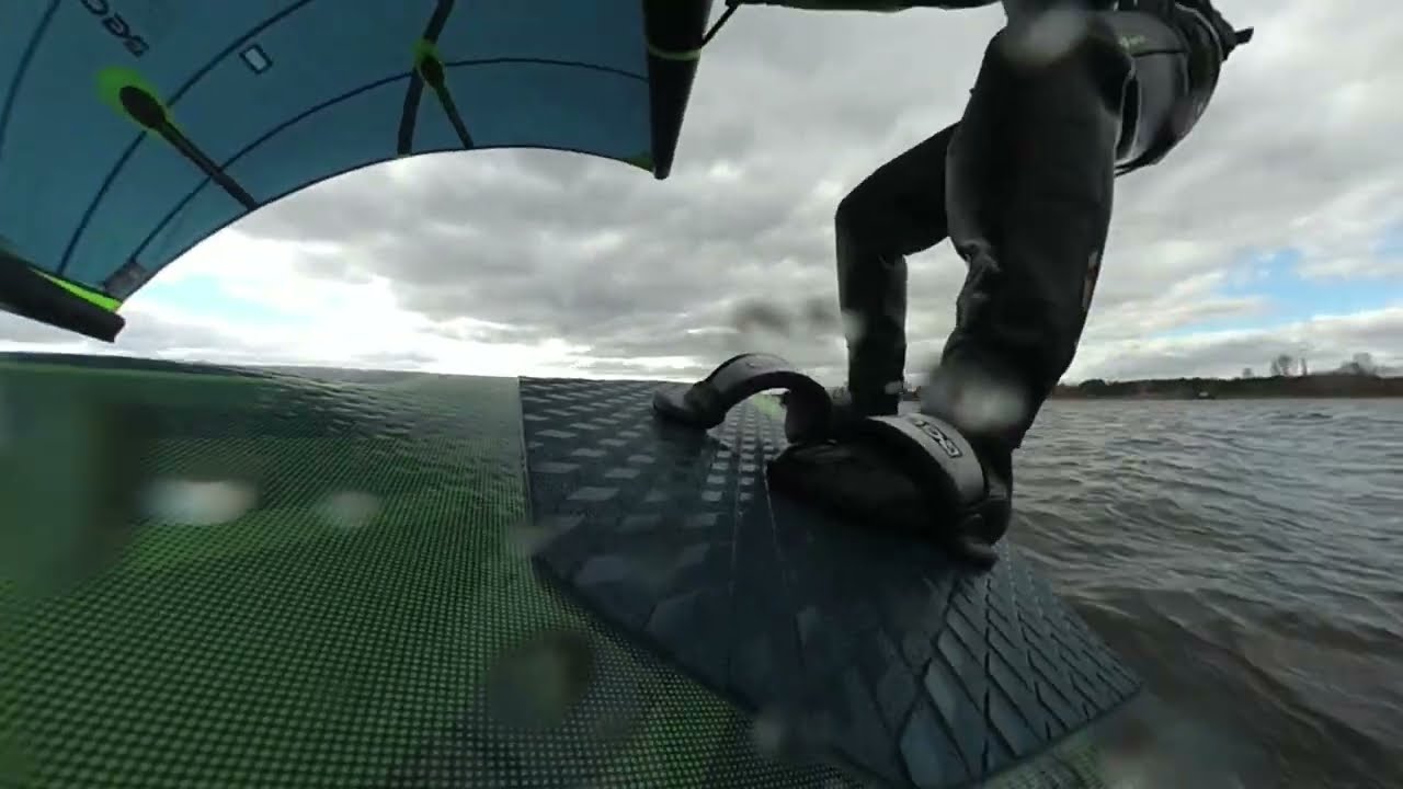 Erster Sprung ohne Wasserberührung mit dem Wingboard.