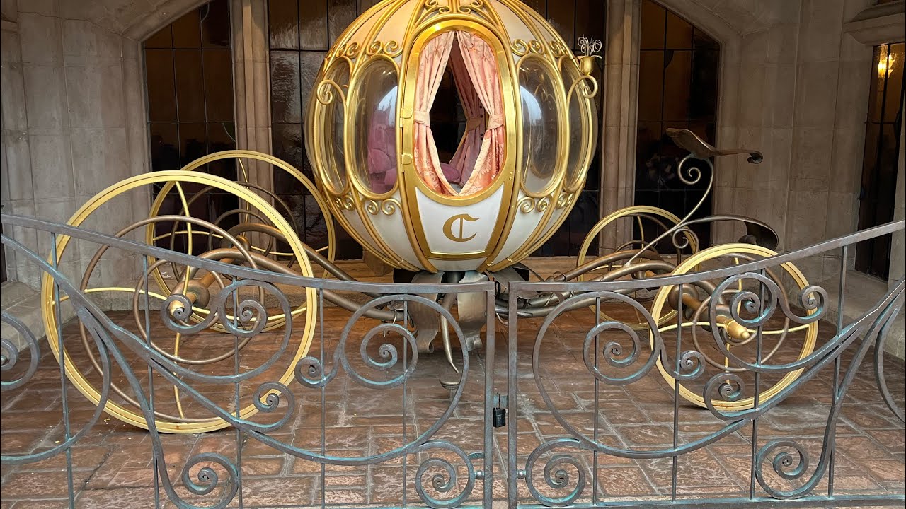 #6 Disneyland Paris repas à l'Auberge de Cendrillon avec les princesses