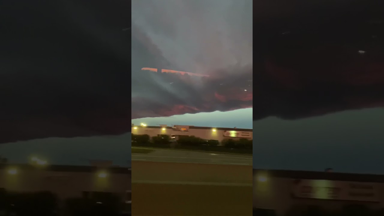 CHINOOK CLOUD ARCHING THE CITY OF CALGARY ALBERTA🇨🇦