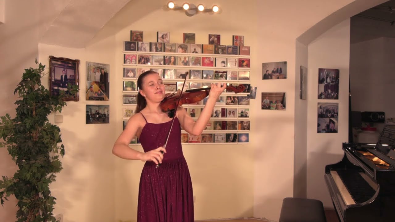 Avšič Patricija, N. Paganini: Caprice for solo violin No. 5 / J.S. Bach: Chaconne, Partita No. 2