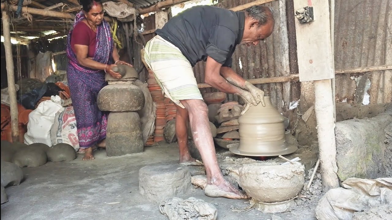 Excellent pottery making by hand 