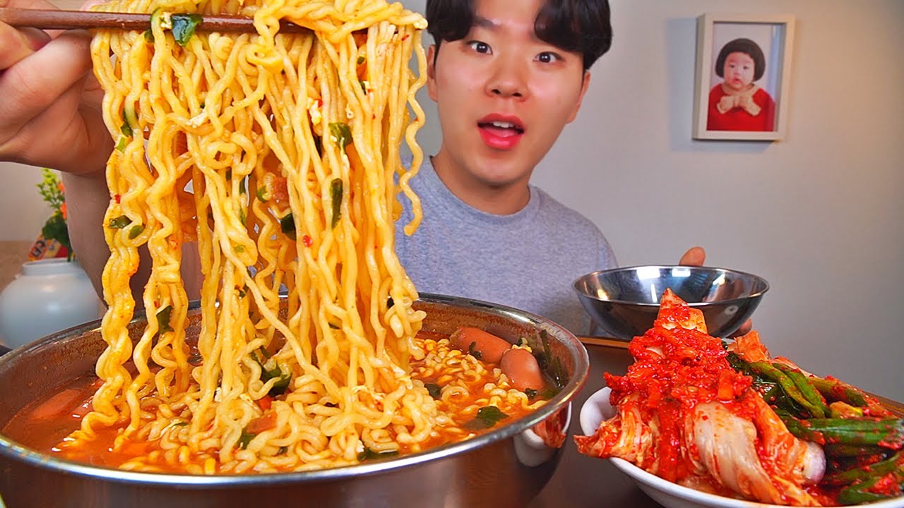 너구리에 소세지 다진마늘 계란 넣고 잡탕라면! 맛도리가 따로없다!!