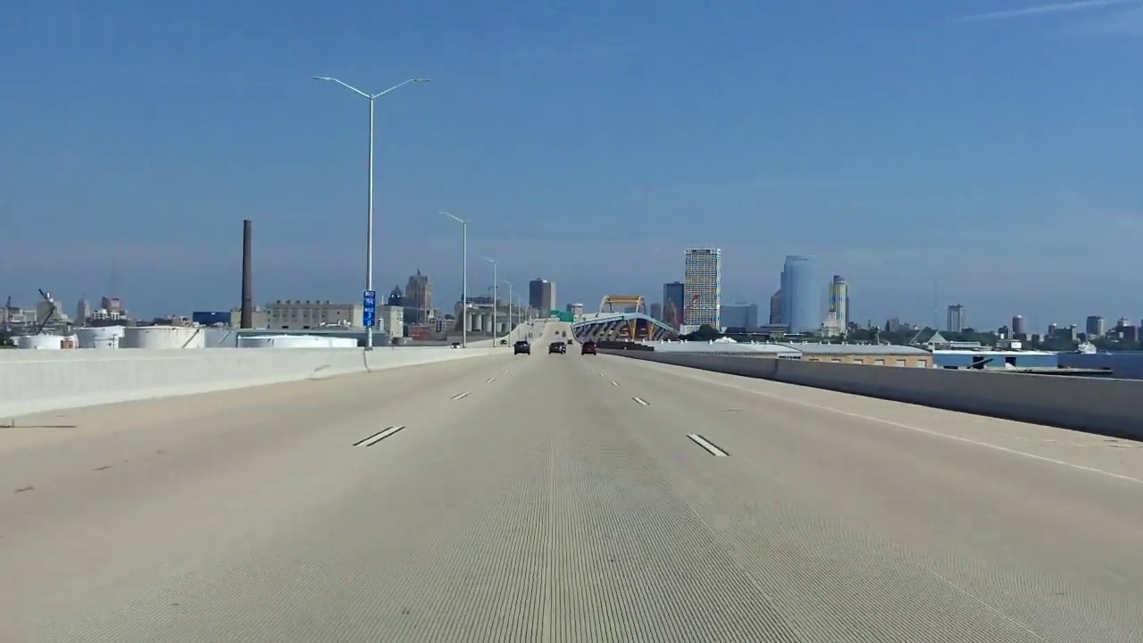 Lake Freeway (Interstate 794) westbound