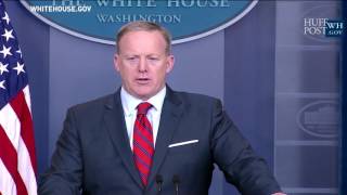 Sean Spicer Responds To United Airlines Forcibly Removing Passenger