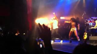 B.o.B - Strange Clouds live (Paris-Bataclan)