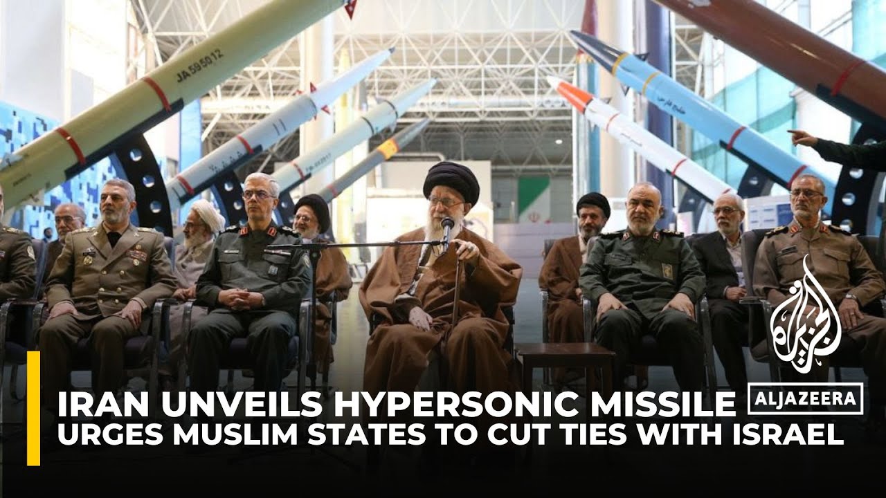 إيران تكشف عن صاروخ فرط صوتي، بينما يحث خامنئي الدول الإسلامية على قطع العلاقات مع إسرائيل.