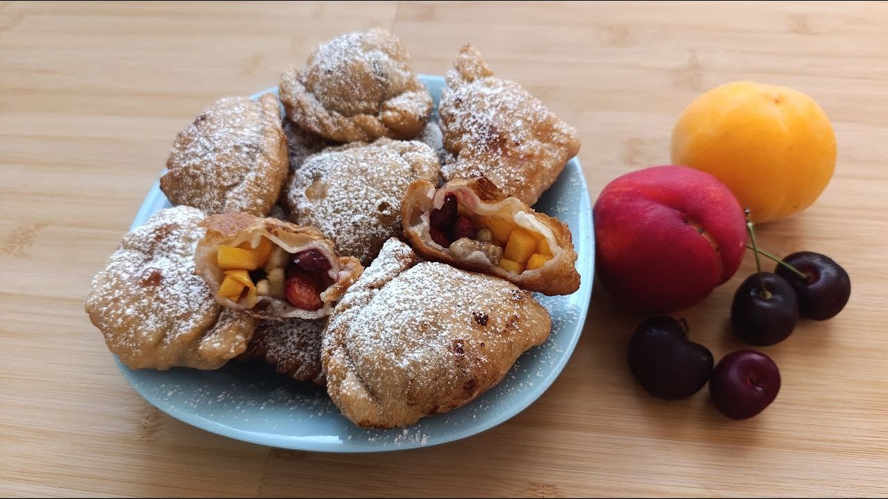 Самоси з фруктами - пиріжки з хрустким,тонким тістом.