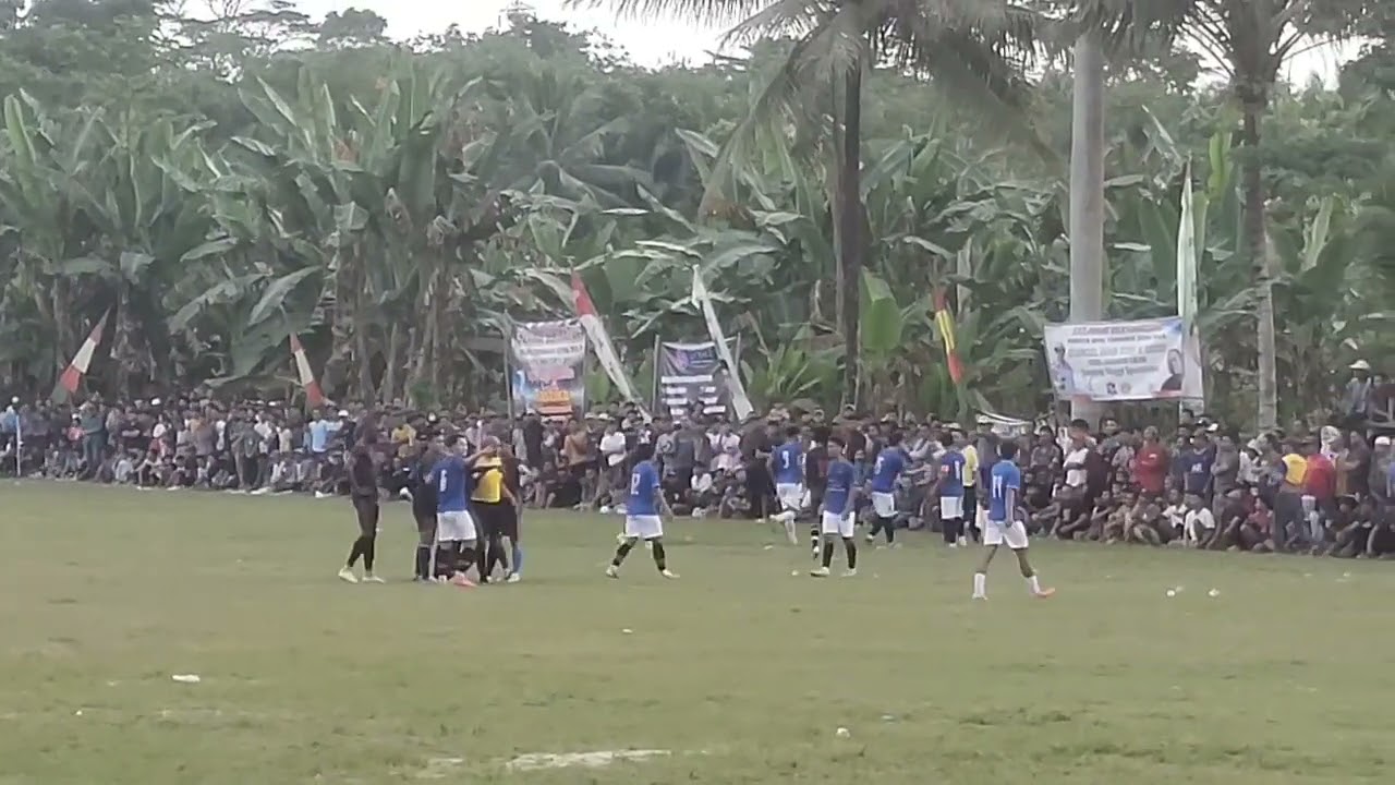 tarlam di lebak .bojong leles lapangan koang.mulay banyak pemain tarkam lokal dan orang hitam