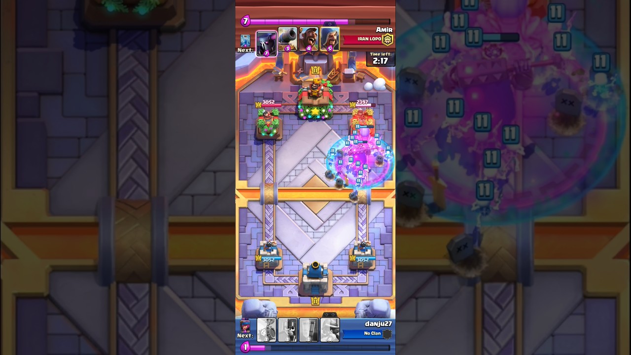GIANT SKELETON + SKELETON KING VS PEKKA + GOLDEN KNIGHT 