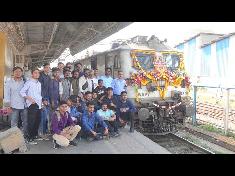 Paschim Deluxe Express - A Great & Lively 69Th Birthday Special Coverage At Bandra Terminus, Mumbai