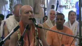 Narahari Nama Kirtan by HH Bhakti Vikas Swami at ISKCON Mayapur on 2016-05-20
