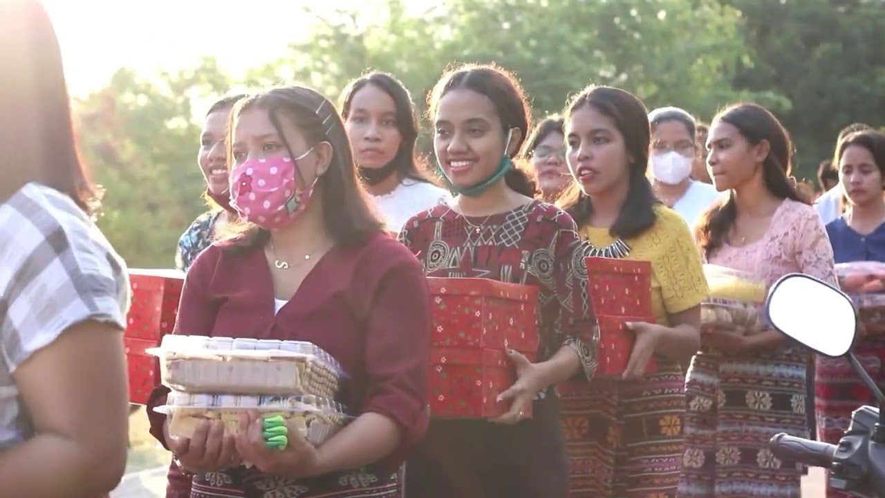 Hantaran adat flores timur /  sirih pinang Nona Otta dan Randy - Waibalun
