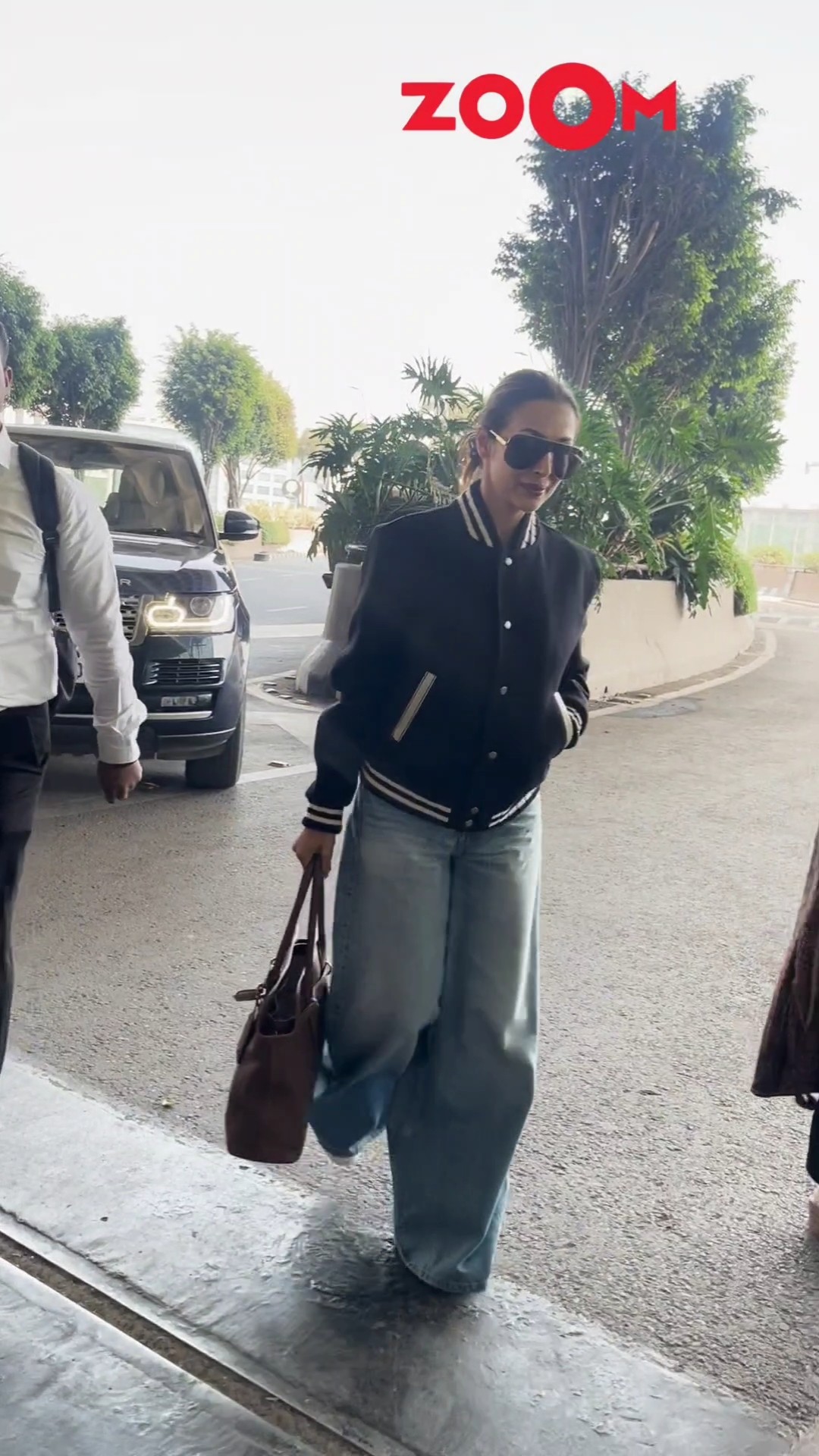 Malaika Arora turns heads with her casual yet TRENDY airport style ? #malaikaarora #shorts