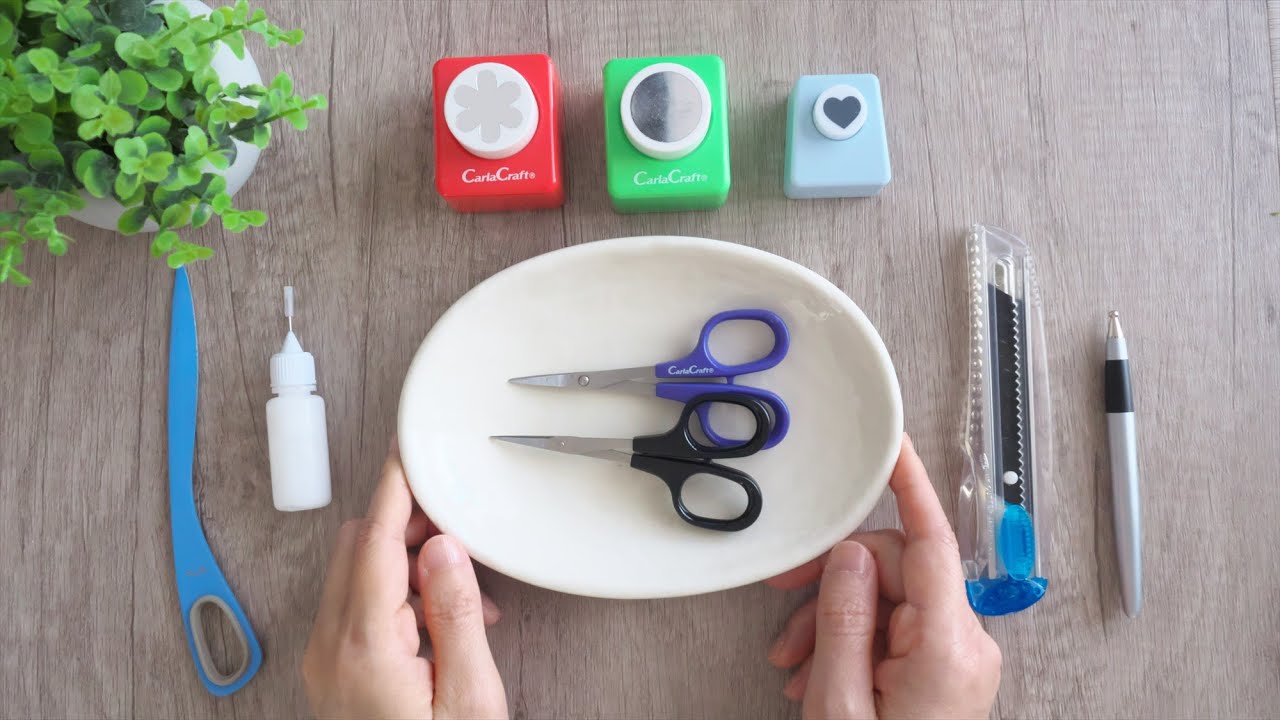 Вот инструменты, которые я тщательно отобрала для работы с бумагой