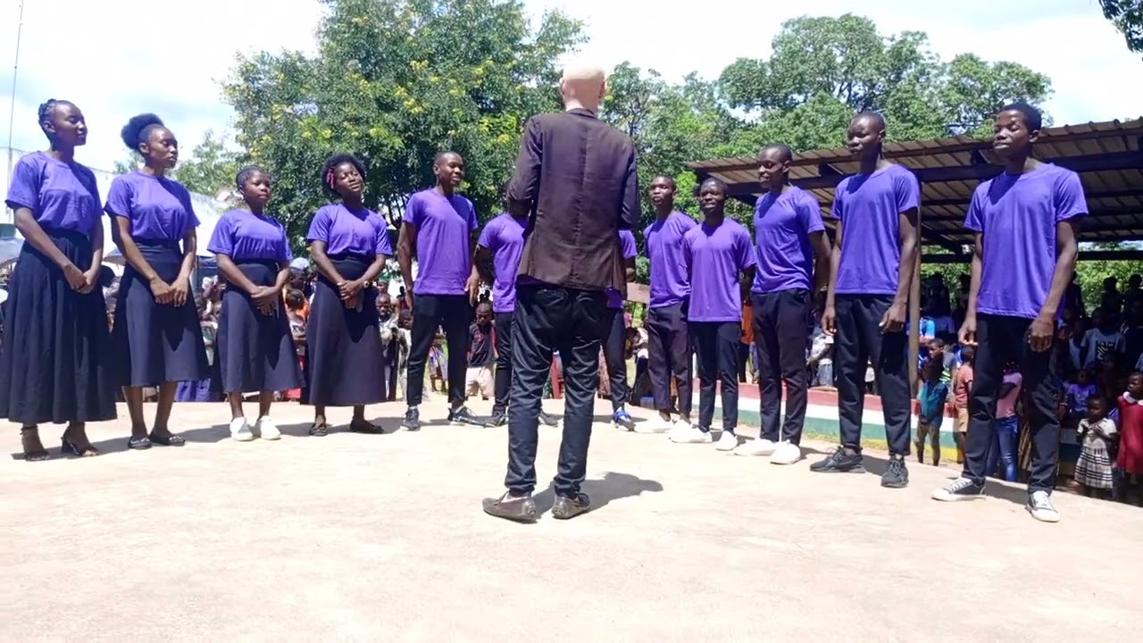 Grupo Coral Ebenezer-Gilé. Senhor pedimos a tua paz. Na abertura do XI de cultura.
