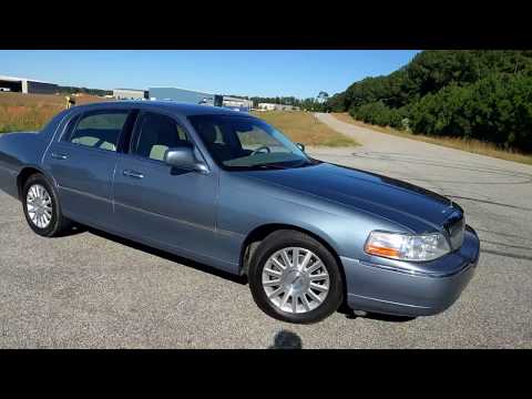 2004 Lincoln Town Car Signature