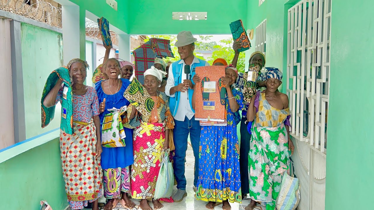 Mbujimayi : Dix veuves reçoivent des pagnes de la part de Mbujimayi24 😍