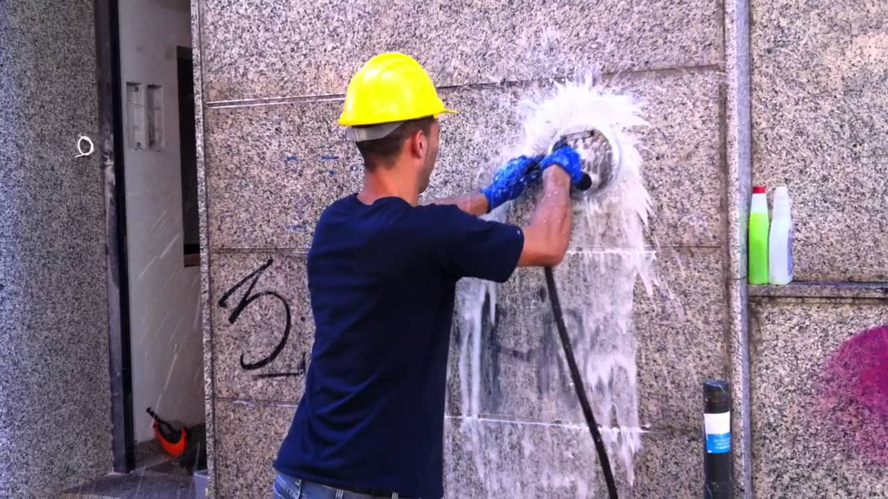 Pulizia graffiti