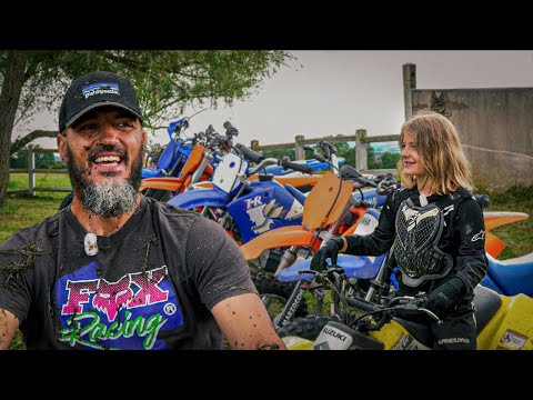 9 ANS, 8 MOTOS !! IL M ARROSE DE BOUE !!