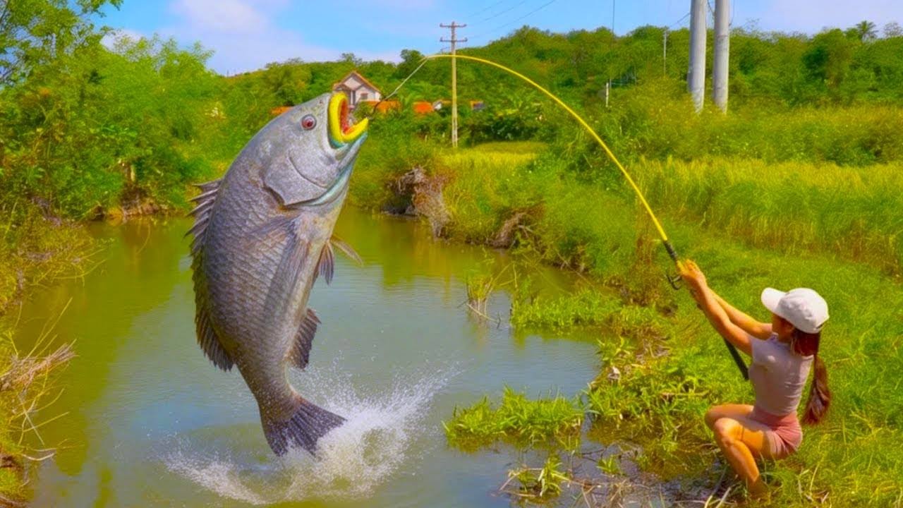 美女借番薯釣魚，承諾釣到大魚都送給大哥，大哥滿臉都是對美女的質疑！【女钓友微微】