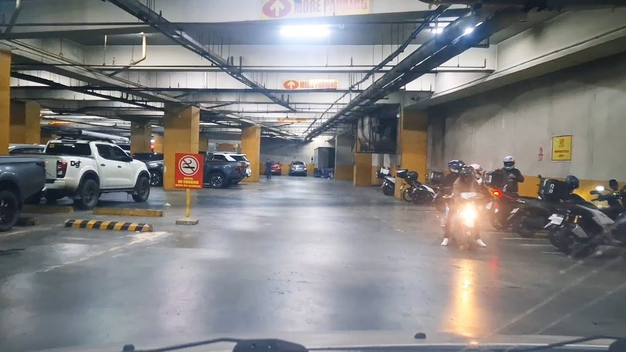 999 mall Divisoria Lots of Parking