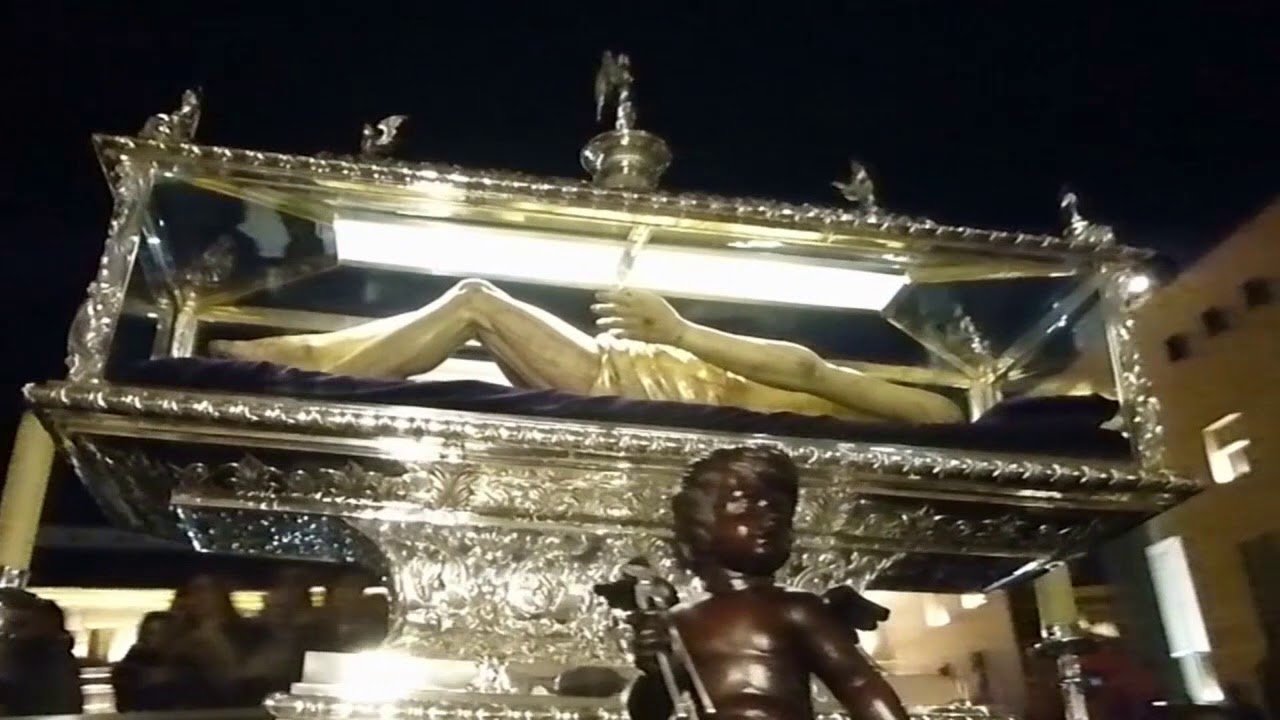 Baena 2018. Viernes Santo noche. Procesión y entrada al templo
