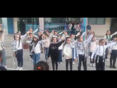 استعراض بعنوان أعطونا الطفولة 