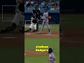 Marcus Semien di batting box, dengan komentator menyoriti rekor awal musim Dodgers yang kuat.