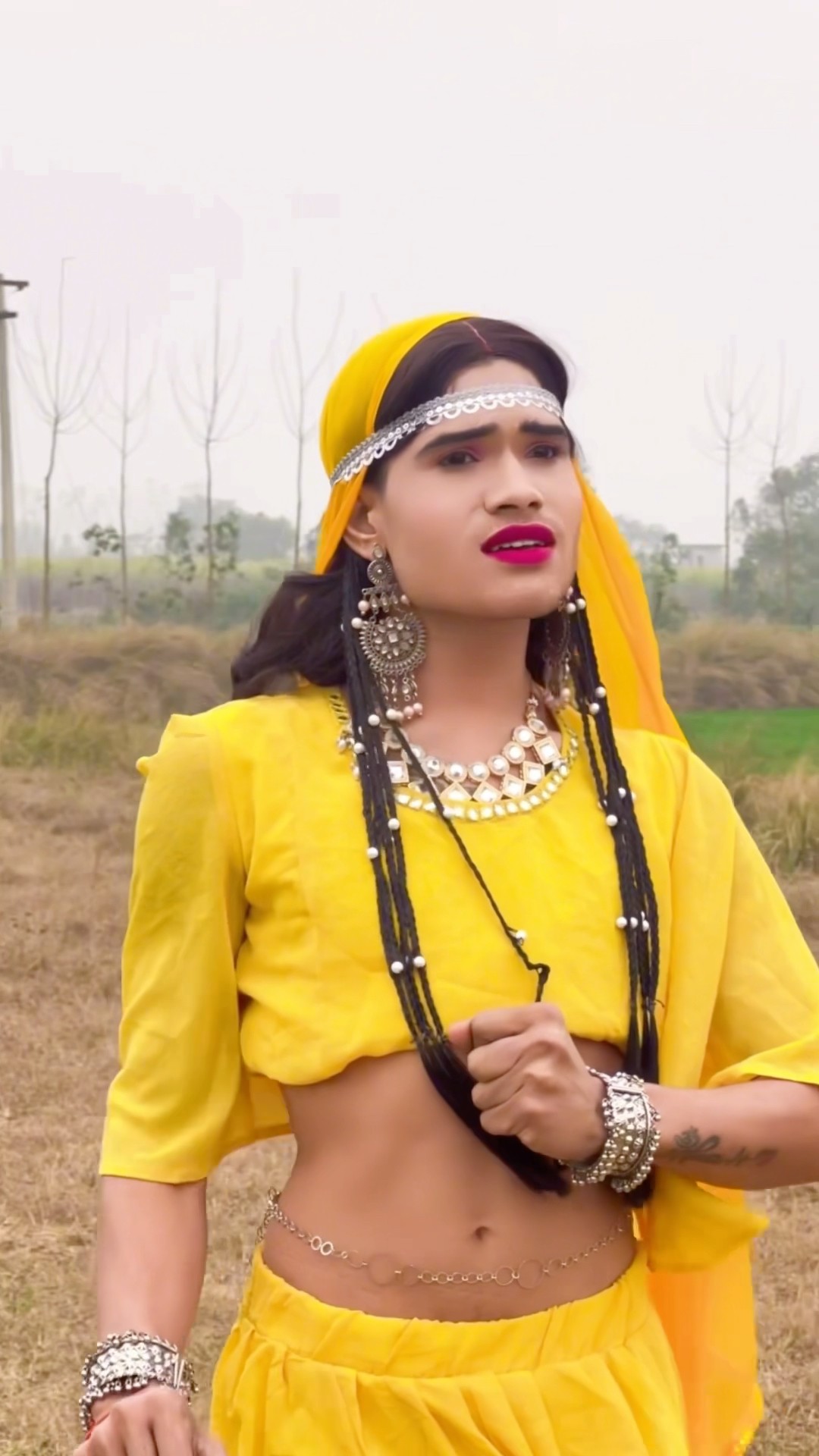 Kaisi lagi video batao???