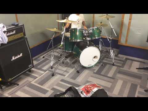 【ギタドラ】『GIANT SLUG』叩いてみました