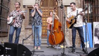 ... at casa golferichs. lluis gomez banjo, joan pau cumellas diatonic
harmonica, miguel talavera guitar, maribel rivero double bass