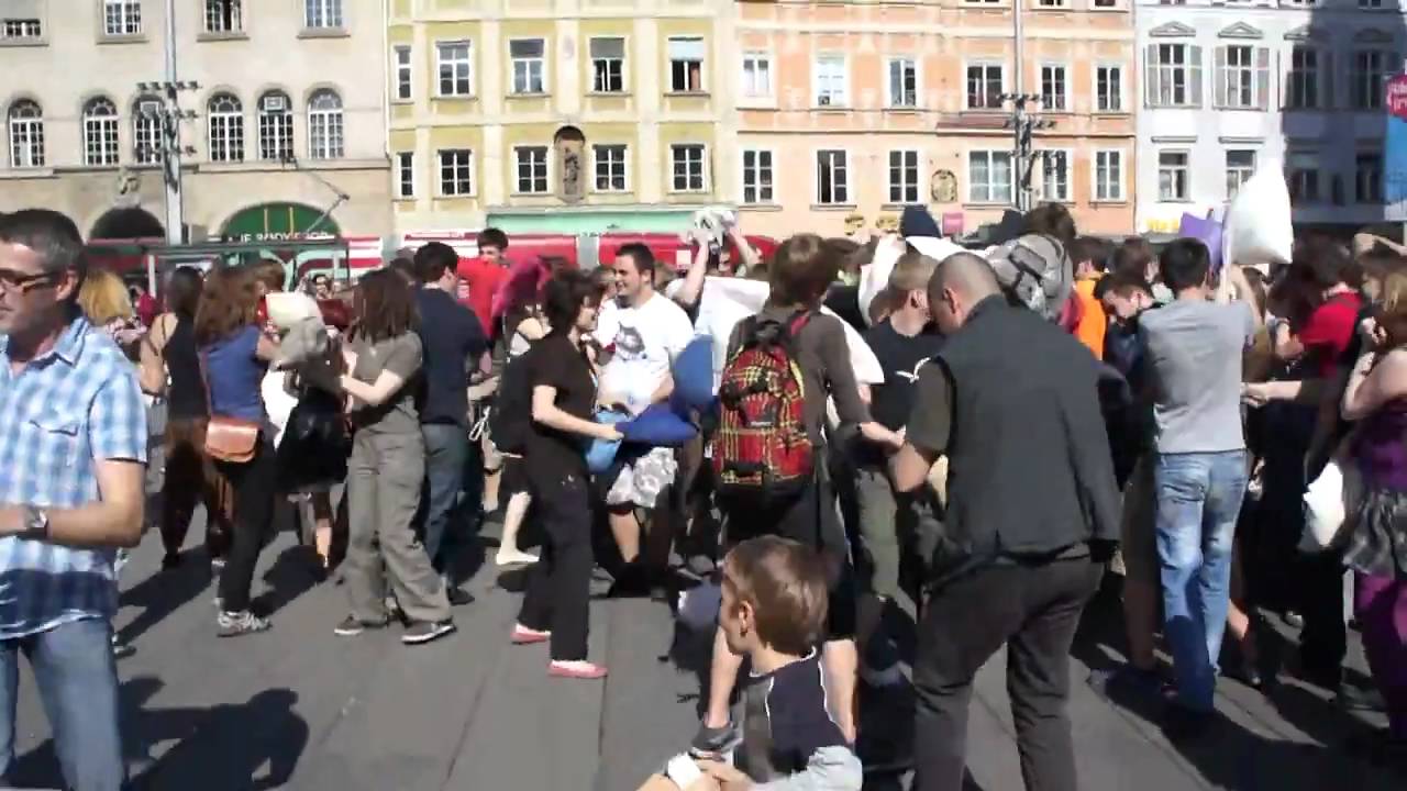 Flashmob Graz - International Pillow Fight Day / Polsterschlacht 02.04.2011