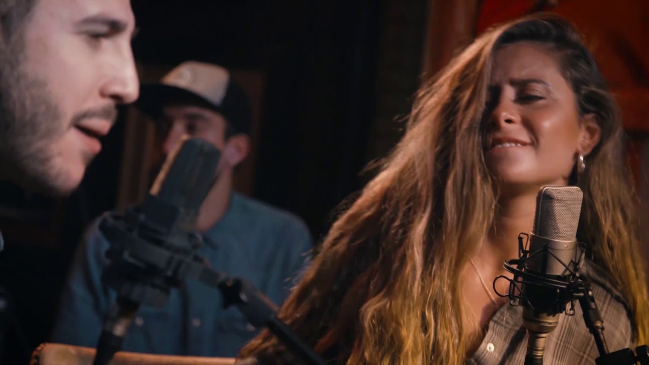 Cami y Antonio José  ¨ No Es Real ¨ Acústico