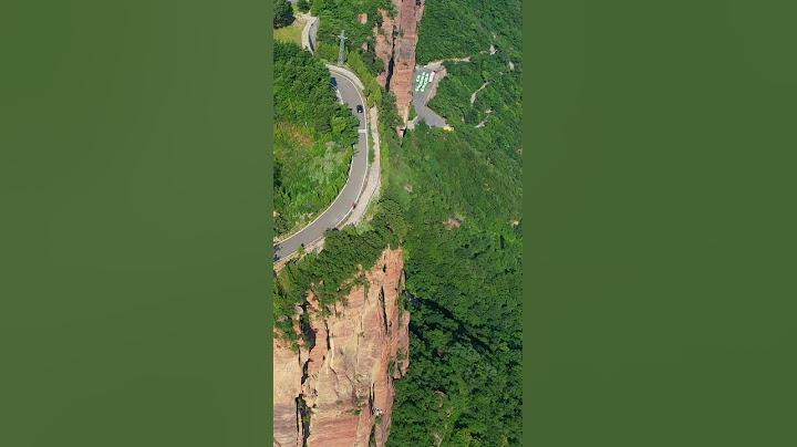 河南郭亮村挂壁公路，由当地村民花5年时间纯手工开凿，惊险万分，没有十年驾龄千万别来旅行＃Shorts#Tour