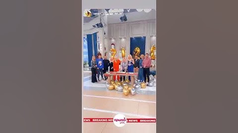 Φαίη Σκορδά ''Κοπή τη πίτα''στο πλατό