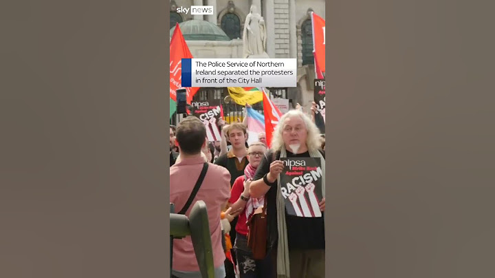 Northern Ireland: Police separate protesters