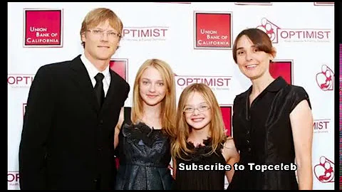Dakota Fanning with Her Father Steven Fanning, Mot...