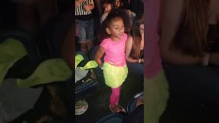 Cool Kids Dance To Zedd At B96 Summer Bash ---