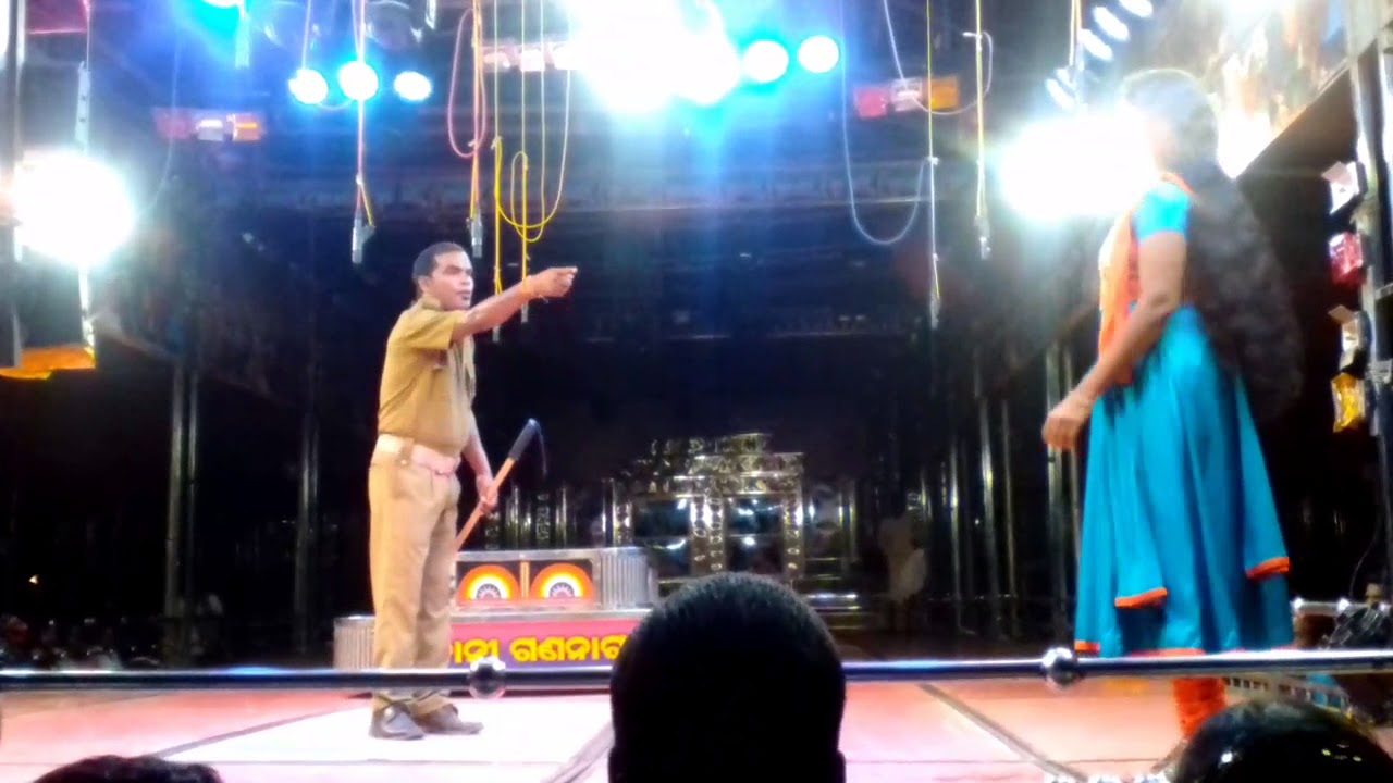 Best comedy scene....(Rupa Raija ra Raja Kumari)Sibani Gananatya